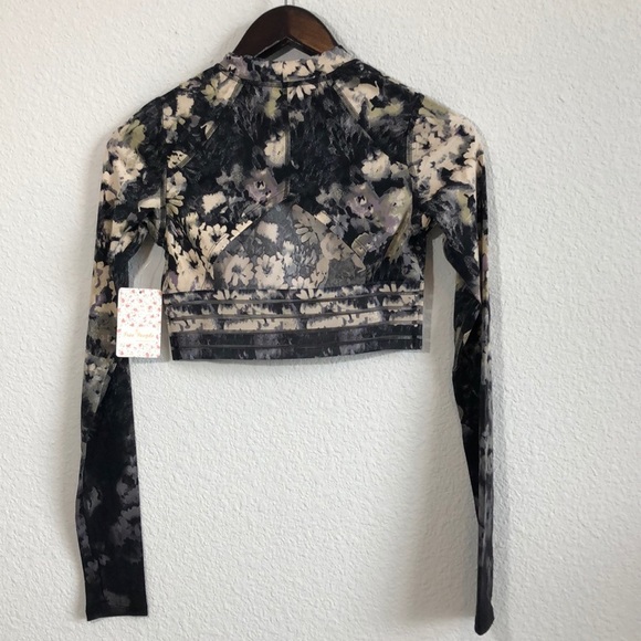 NEW! FREE PEOPLE MOVEMENT idris layer dark night print long sleeve crop top tee​ - Picture 12 of 16